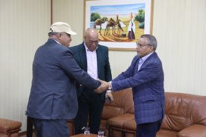 رئيـس الجامعــة يستقبـل عميـد بلديـة البوانيـس لبحـث سبـل التعـاون المشتـرك بيـن الجانبيـن خدمـة للمجتمـع والبيئـة.