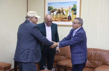 رئيـس الجامعــة يستقبـل عميـد بلديـة البوانيـس لبحـث سبـل التعـاون المشتـرك بيـن الجانبيـن خدمـة للمجتمـع والبيئـة.