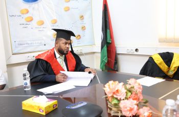 مناقشــة رسالــة الإجــازة العاليــة (الماجستيـــر) فــي قســم الدراســات الإسلاميــة.