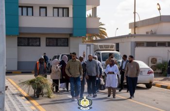 طــلاب قســم الهندسـة المعماريــة وتخطيـط المــدن يطلعــون علـى التصميــم المعمـاري والتخطيـطي لمركـز سبـها الطبـي.