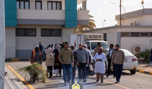 طــلاب قســم الهندسـة المعماريــة وتخطيـط المــدن يطلعــون علـى التصميــم المعمـاري والتخطيـطي لمركـز سبـها الطبـي.