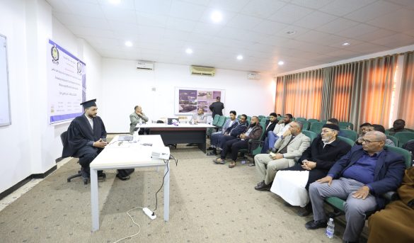 مناقشــة رسالــة (الماجستيــر) فــي قســم الطاقــة المتجــددة بكليــة الهندســة .