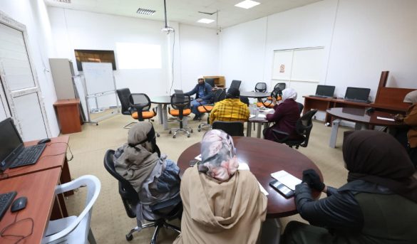 مركــز التدريـب والتطويـر ينـفــذ دورة تدريبيــة بعنــوان (التعريـف بالنظـام المتكامـل للمكتبـة الرقميـة (كوهــا).