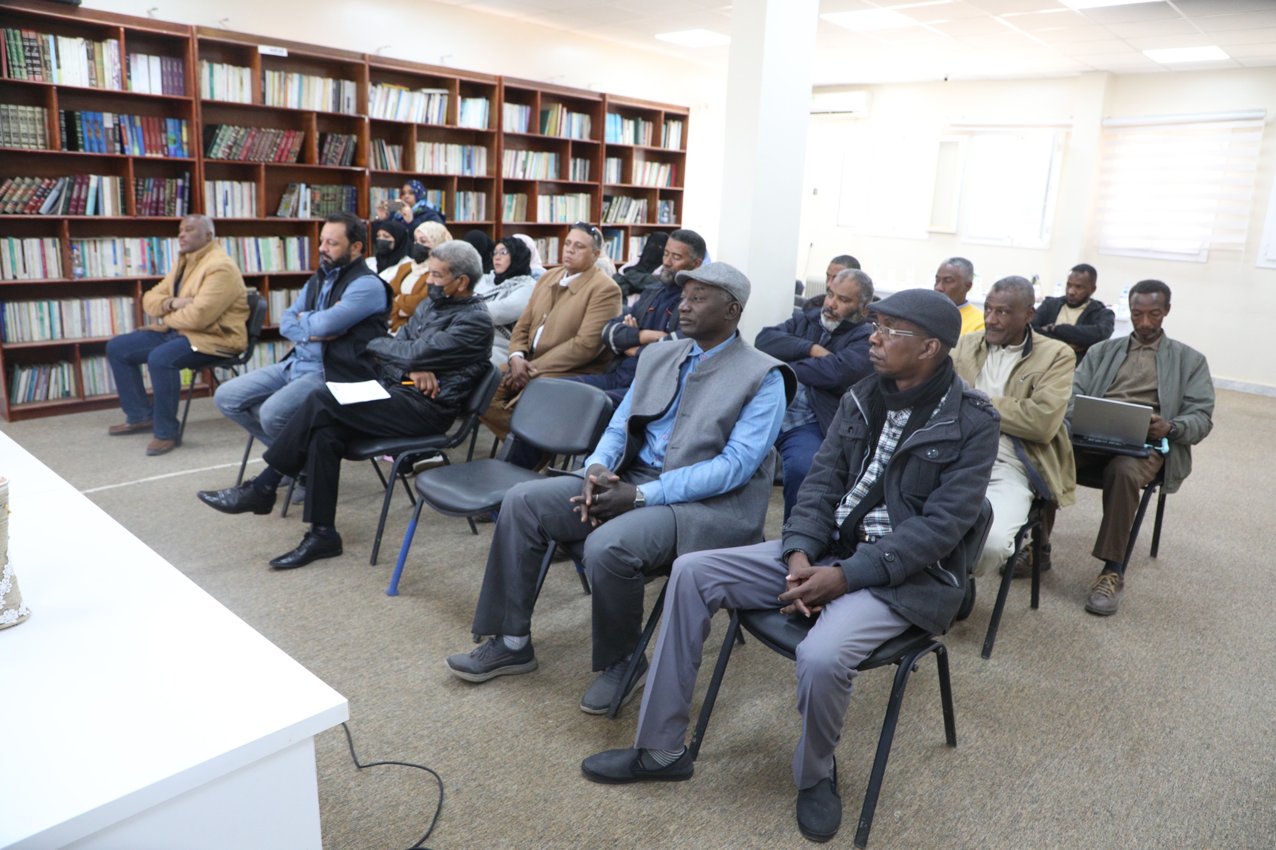 تعزيــزاً لدورهـــا فــي خدمــة المجتمـــع.. جامعــة سبهــا تختتــم دورة "تصنيــف وفهرســة الكتــب" لموظفــي مكتبــة اليونســكو