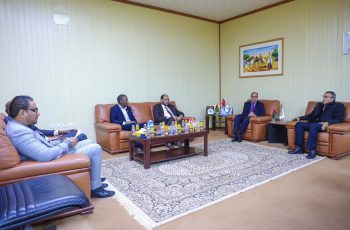 نائــب رئيـس الحكـومـة الليبيــة ووزيـر الدفـاع فـي زيــارة لجامعــة سبــها.