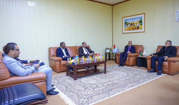 نائــب رئيـس الحكـومـة الليبيــة ووزيـر الدفـاع فـي زيــارة لجامعــة سبــها.