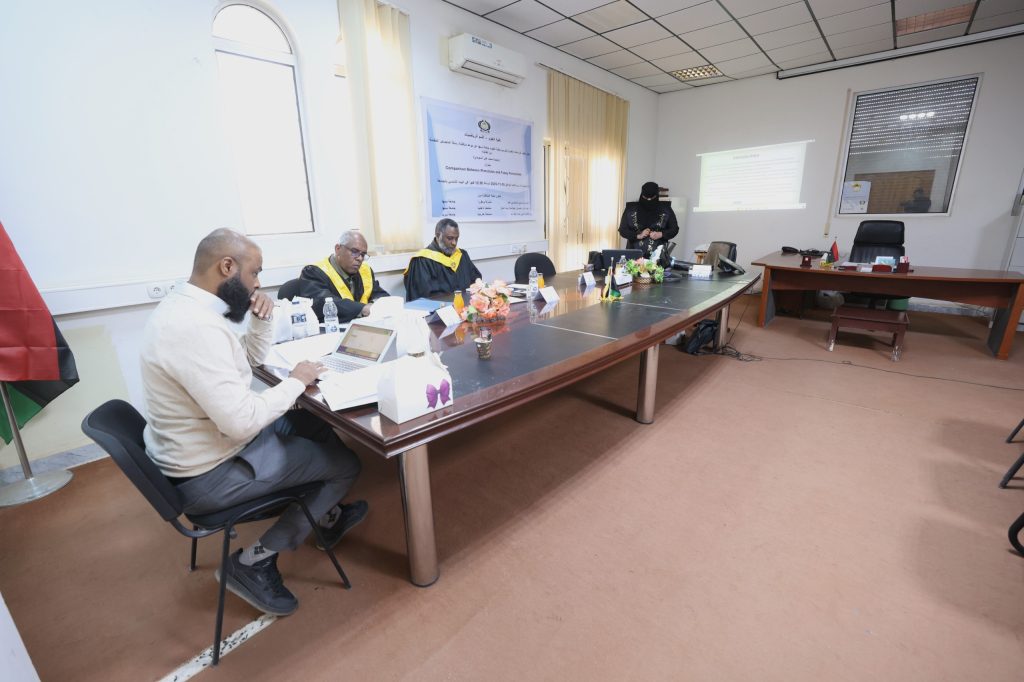 مناقشــة رسالــة ماجستيــر فــي قســم علـــوم الحاســـوب بكليـــة العــــلوم.