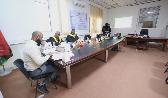 مناقشــة رسالــة ماجستيــر فــي قســم علـــوم الحاســـوب بكليـــة العــــلوم.