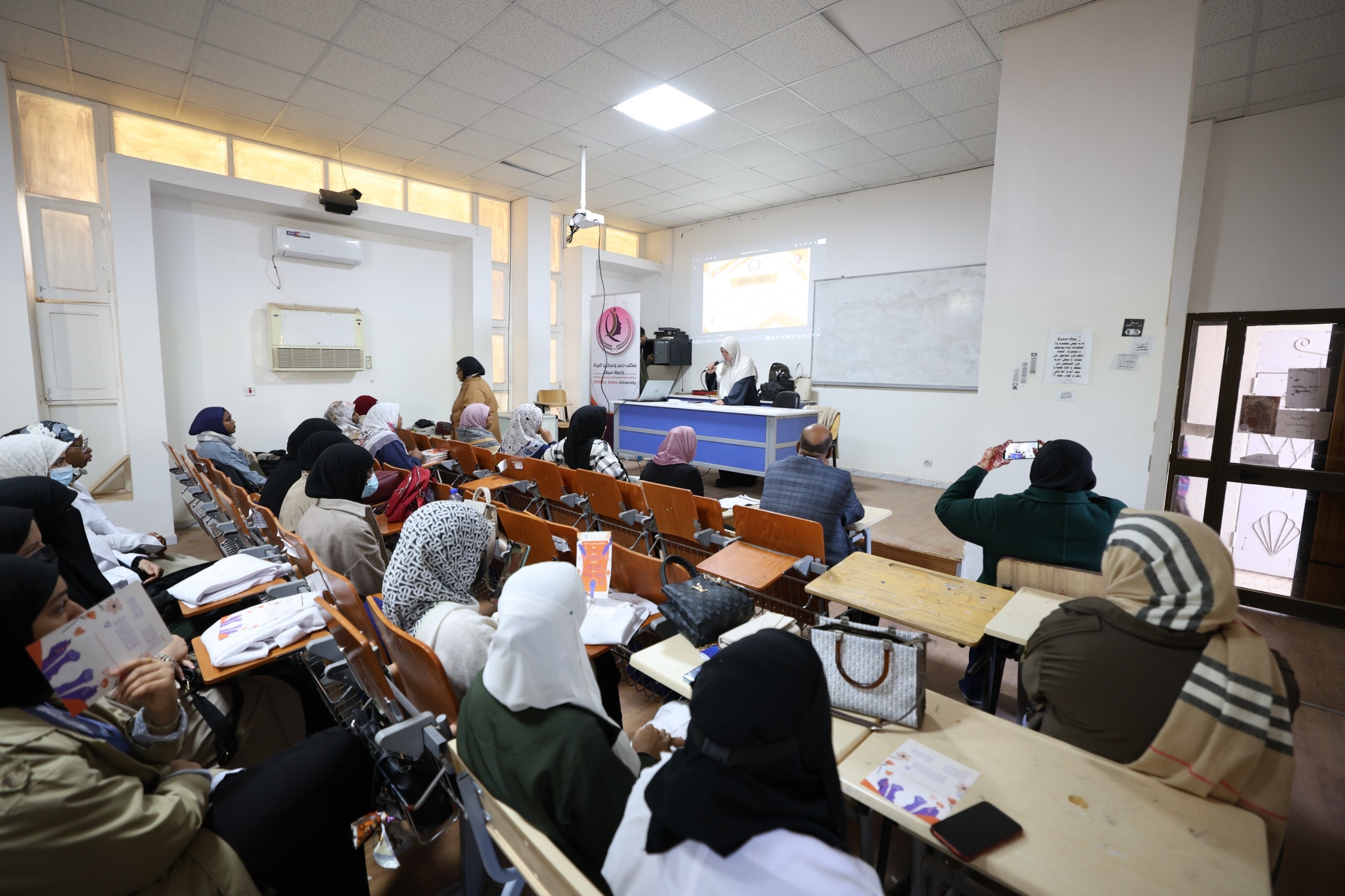 مكتــب دعــم وتمكيـن المــرأة ينفّــذ ورشــة عمــل بعنــوان ( العنــف الرقمــي).