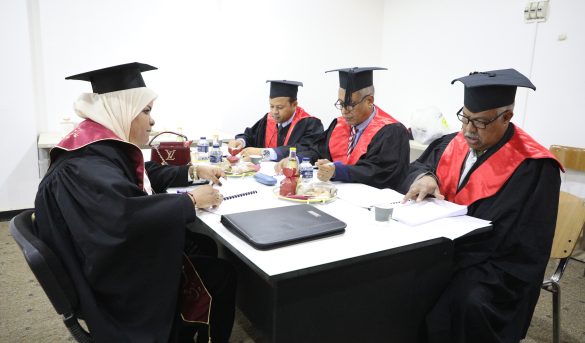 مناقشــة رسالـة ماجستيــر فـي قســم علــم النبــات بكليـة العلــوم.