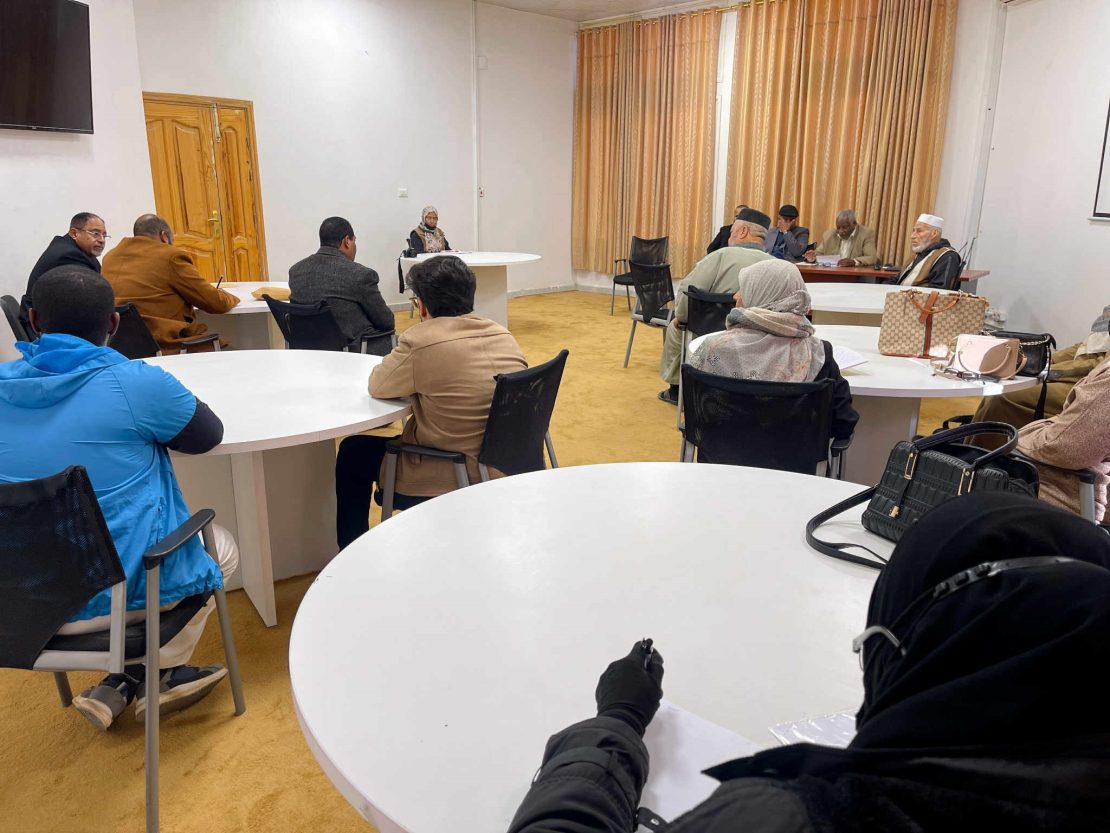 مناقشــة رسالـة ماجستيــر فـي قســم علــم النبــات بكليـة العلــوم.