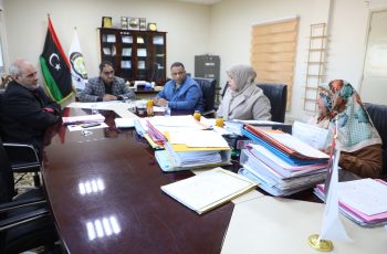 لجنــة شــؤون الموظفيـن بالجامعـة تعقـد اجتماعـها الـدوري الثـاني عشـر للعـام (2025).