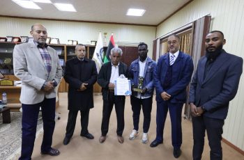 فرقــة المسـرح الجامعـي بجامعــة سبـها تنـال جائـزة أفضـل أداء تمثيلـي فـي ملتقـى دولـي بدولـة تونـس