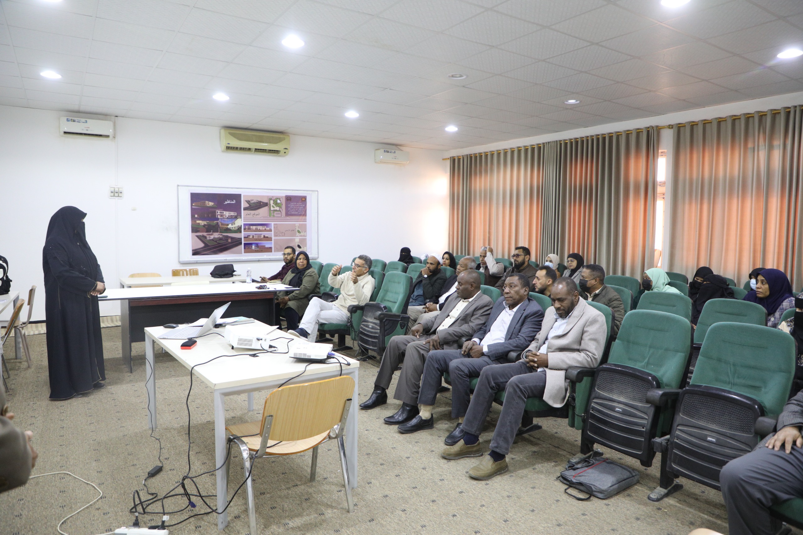 قسم الكيمياء ينظّم العرض الأول للسيمينار الخاص بمرحلة الإجازة الدقيقة (الدكتوراه) في (الكيمياء التحليلية).