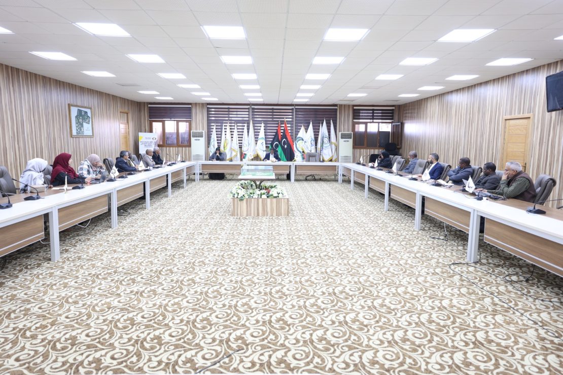 وكيــل الشــؤون العلميــة بالجامعــة يعقـــد اجتماعــا دوريــا مــع وكــلاء الشــؤون العلميــة بالكليــات .