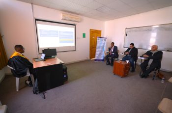 كليـة اللغــات بجامـعة سبـها تشـهد مناقشـة رسـالة ماجستـير حـول التسـويف الأكاديمـي ودافعـية طلـبة الدراسـات العلــيا