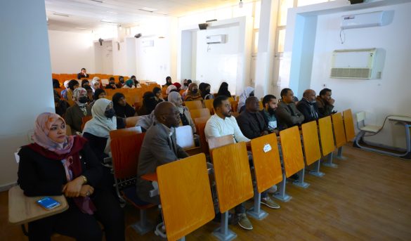 كلــية الصـيدلة تطلـق أول برامـج منصـة الصيـدلي التعليمـية للعــام (2026م).