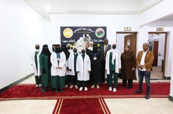 طلبــة قسـم القبـالة وحديثـي الولادة بكليـة التمريـض يـزورون مركـز سبــها التعليـمي للخصـوبـة والمسـاعدة علـى الإنجــاب .