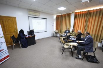 كليـة الآداب بجامـعة سبـها تناقـش رسـالة ماجستـير حـول فاعليـة استراتيجيـة لعـب الأدوار فـي تنميـة مهـارة التحـدث باللغـة الإنجلـيزية