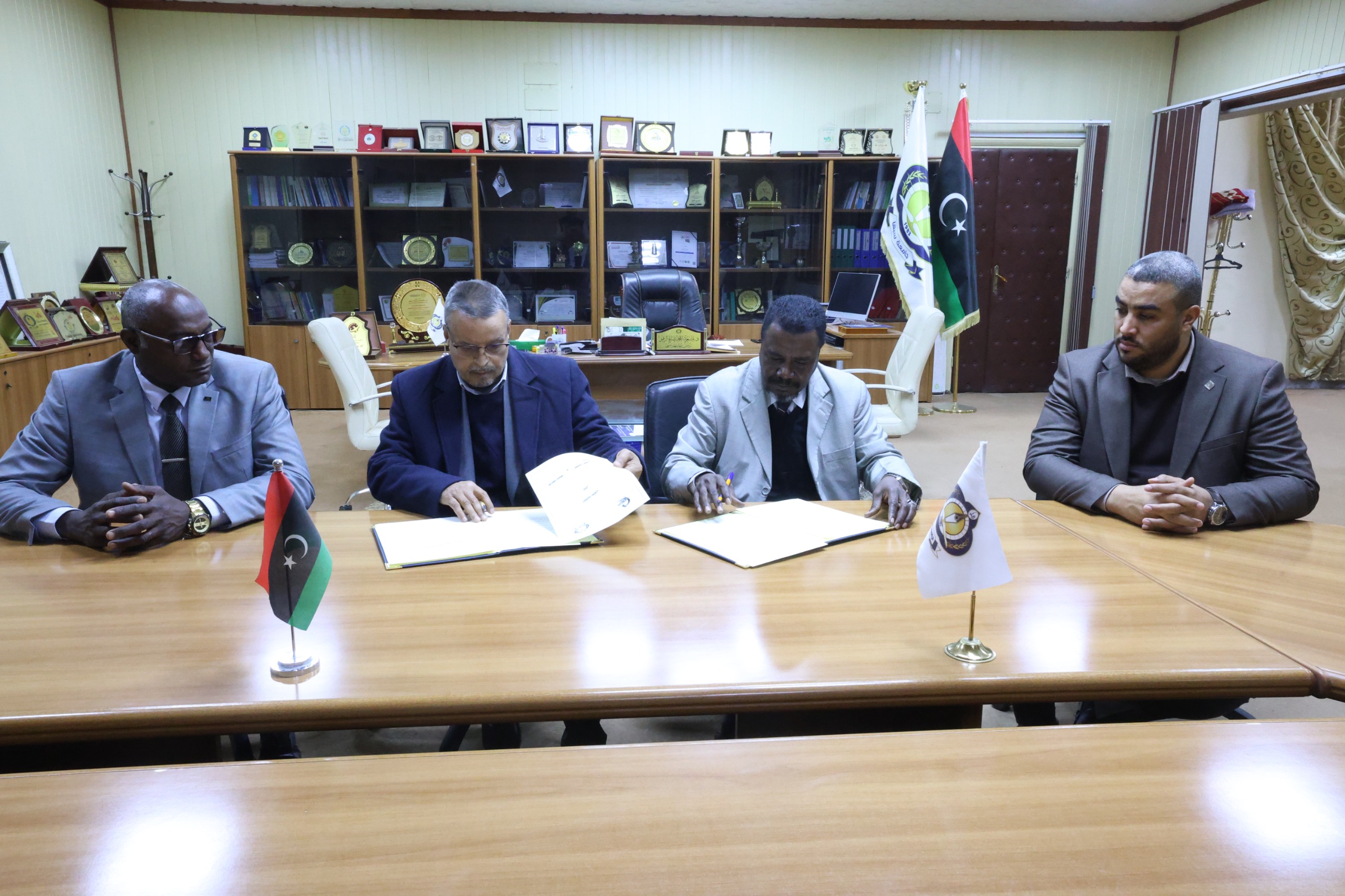 جامعة سبها توقع اتفاقية تعاون علمي مع المختبر المرجعي الطبي بسبها