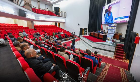 نــدوة علمــية بشــأن دور المؤسـسات الأكاديمـية فـي النهــوض بالأنــدية الرياضــية.