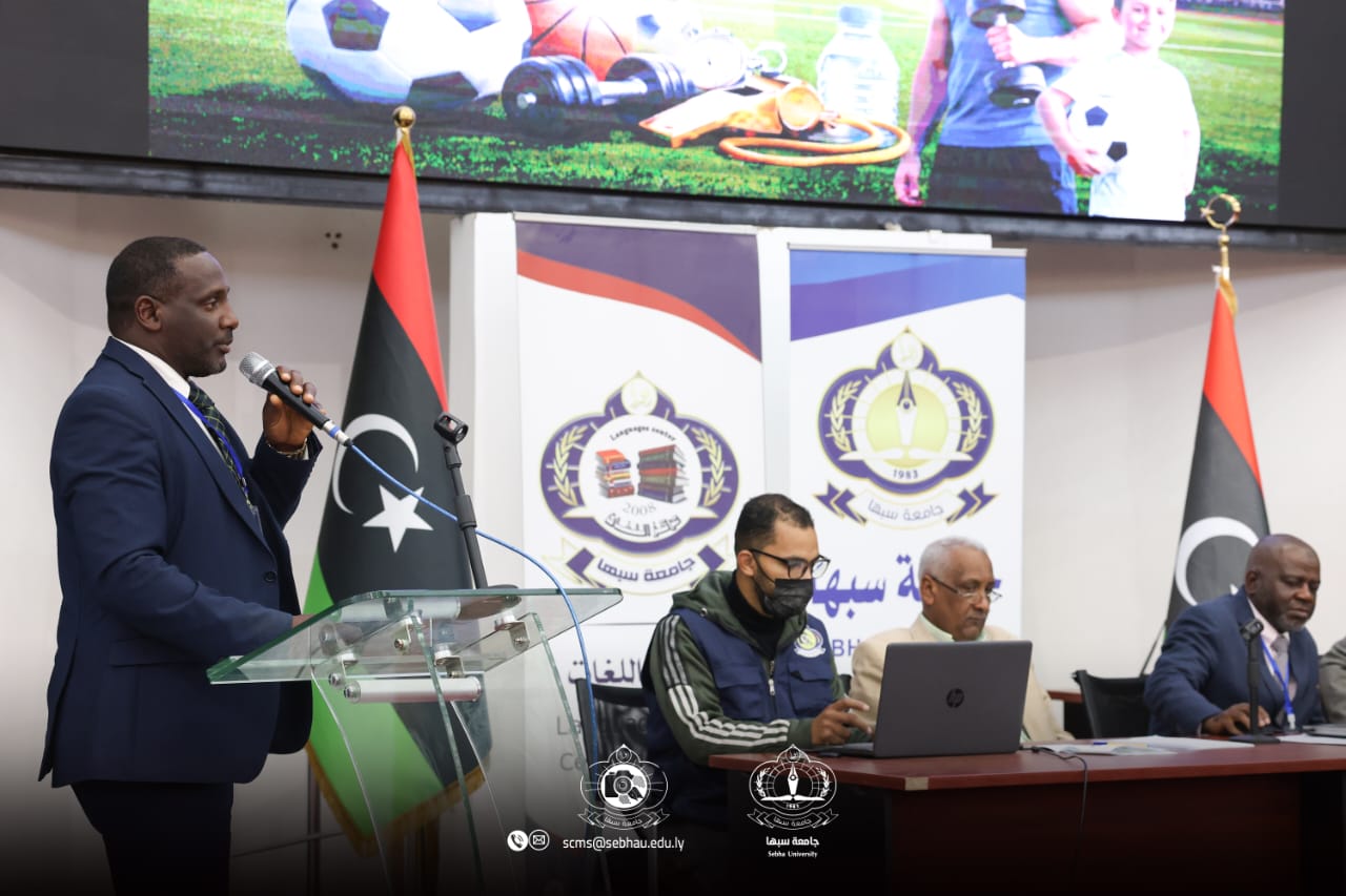 بدأت الفعاليات بالجوانب الميدانية والواقعية للأندية الرياضية بعرض مرئي، ونتائج استطلاع قدمه مركز الإعلام الجامعي