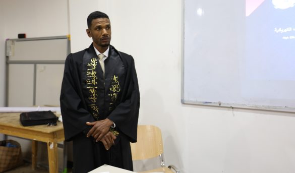 قسم الفيزياء بكلية العلوم – جامعة سبها يشهد مناقشة رسالة ماجستير حول الشحن اللاسلكي عالي الكفاءة للسيارات الكهربائية