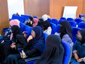  قسـم المختـبرات الطبـية بكلـية التقنـية الطبـية ينـظم محاضـرة علمـية بعنـوان (عرض النتائج الأولية عن التلوث الميكروبي.....).