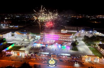  كلـية الآداب تاريـخ عـريق وريـادة أكاديمـية متواصــلة.