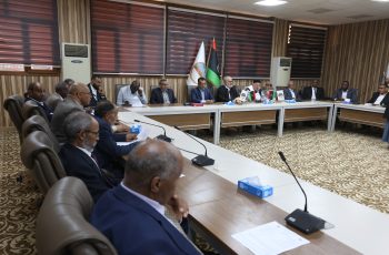 جامـعة سـبها تستضـيف الاجتـماع الأول لعمـداء بلديـات المنطـقة الجنوبـية.