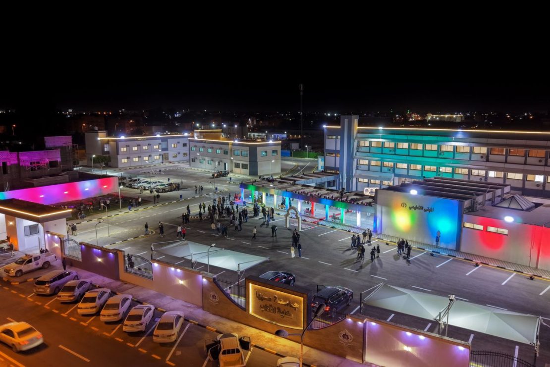  مديـر صـندوق التنمـية وإعـادة الإعـمار يفتـتح رسمـيا كلـية الآداب بجامـعة سبــها.