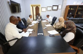 جامعة سبها : مركز خدمة وتنمية المجتمع والبيئة يعقد اجتماعه الدوري لمناقشة خطة العمل الإستراتيجية.