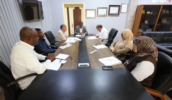 جامعة سبها : مركز خدمة وتنمية المجتمع والبيئة يعقد اجتماعه الدوري لمناقشة خطة العمل الإستراتيجية.