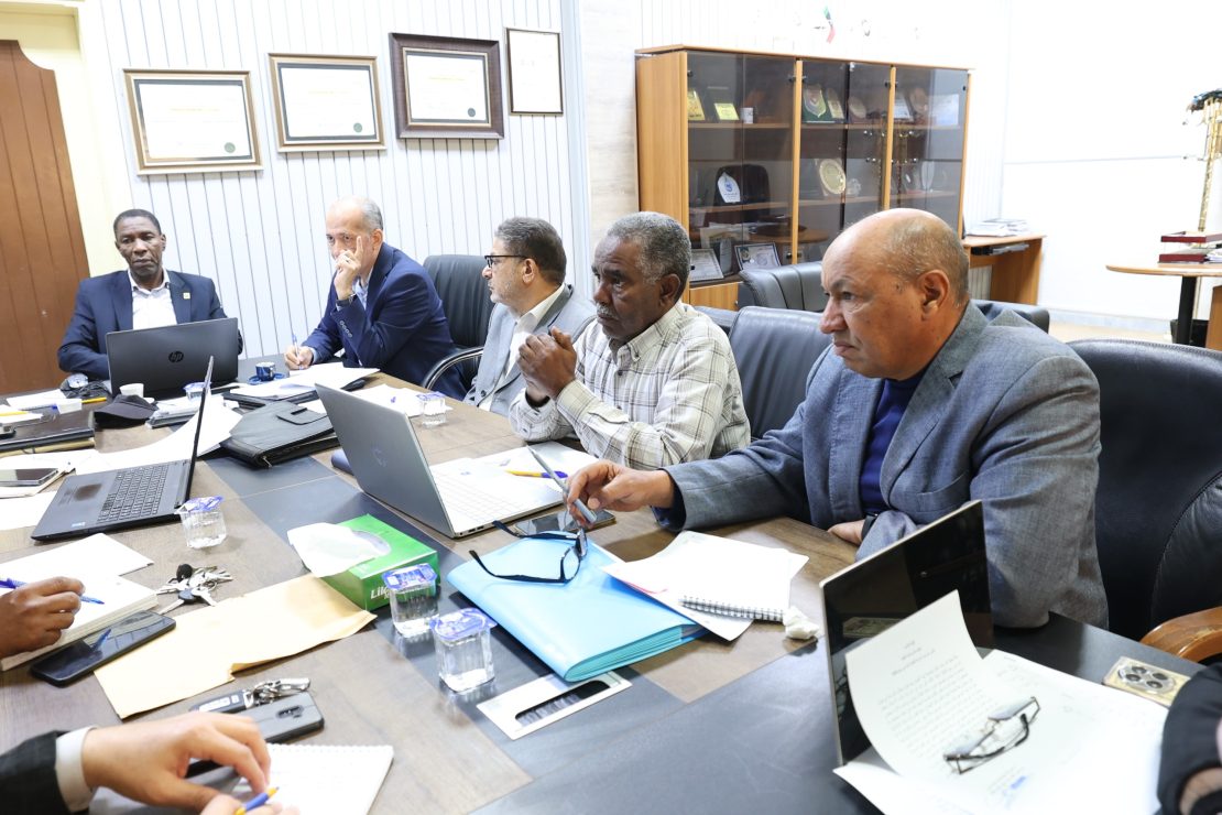 لجـنة الدراسـات العلـيا بالجامـعة تعـقد اجتماعـها الدوري الثـالث للعـام الجامـعي (2026م).