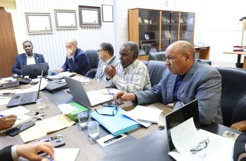 لجـنة الدراسـات العلـيا بالجامـعة تعـقد اجتماعـها الدوري الثـالث للعـام الجامـعي (2026م).