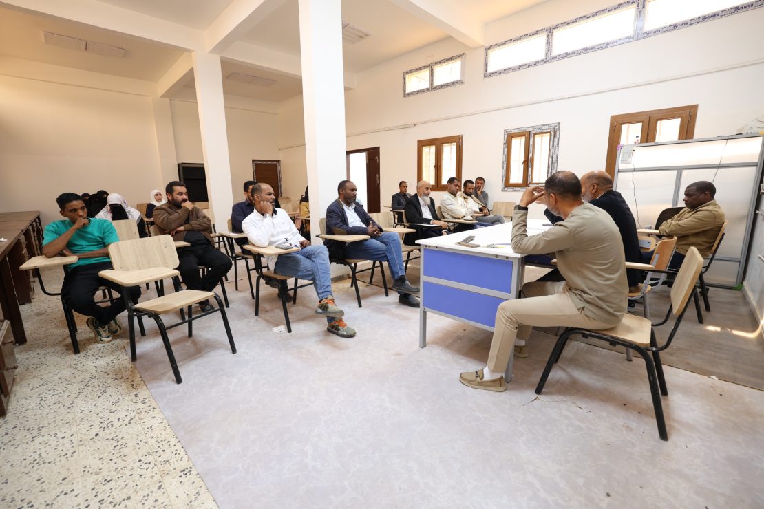  إدارة كلـية الصيـدلة تعـقد اجتماعـها الاعتيـادي الأول للعــام (2026م).