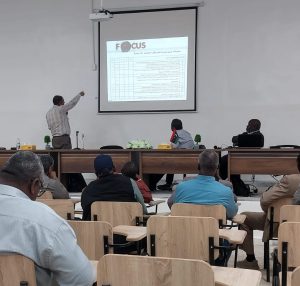  ورشـة عـمل تخصـصية في توصـيف المقـررات الدراسـية بكلـية التربـية الغريــفة.