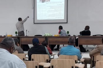  ورشـة عـمل تخصـصية في توصـيف المقـررات الدراسـية بكلـية التربـية الغريــفة.