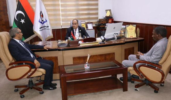  المـدير العــام للهيـئة الليبـية للبـحث العلـمي يسـتقبل وكـيل الشـؤون العلمـية بالجـامعة.