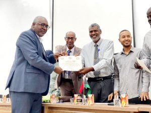 اختتـام فعالـيات معـرض جسـور المعـرفة العلمـي الثـالث بكلـية التربـية الغـريفة .