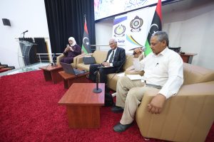 مـركز اللـغات ينـظم معرضًـا فنـيًا يجـسد التفـاعل بـين الرسم التجـريدي وجماليات الخـط العـربي . - جامعة سبها | Sebha University مـركز اللـغات ينـظم معرضًـا فنـيًا يجـسد التفـاعل بـين الرسم التجـريدي وجماليات الخـط العـربي .